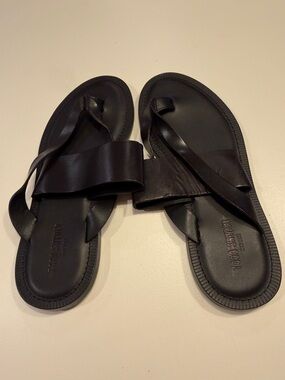 Todd Snyder Black Leather Toe-Loop Slide Sandals Sz 10.  Box38